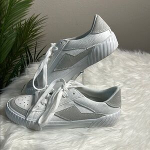 NWOT Womens Blowfish Malibu Willa Sneakers